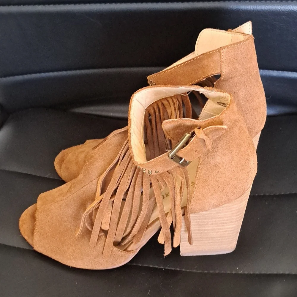 BOHO Chinese Laundry Sandals - Picture 3 of 8